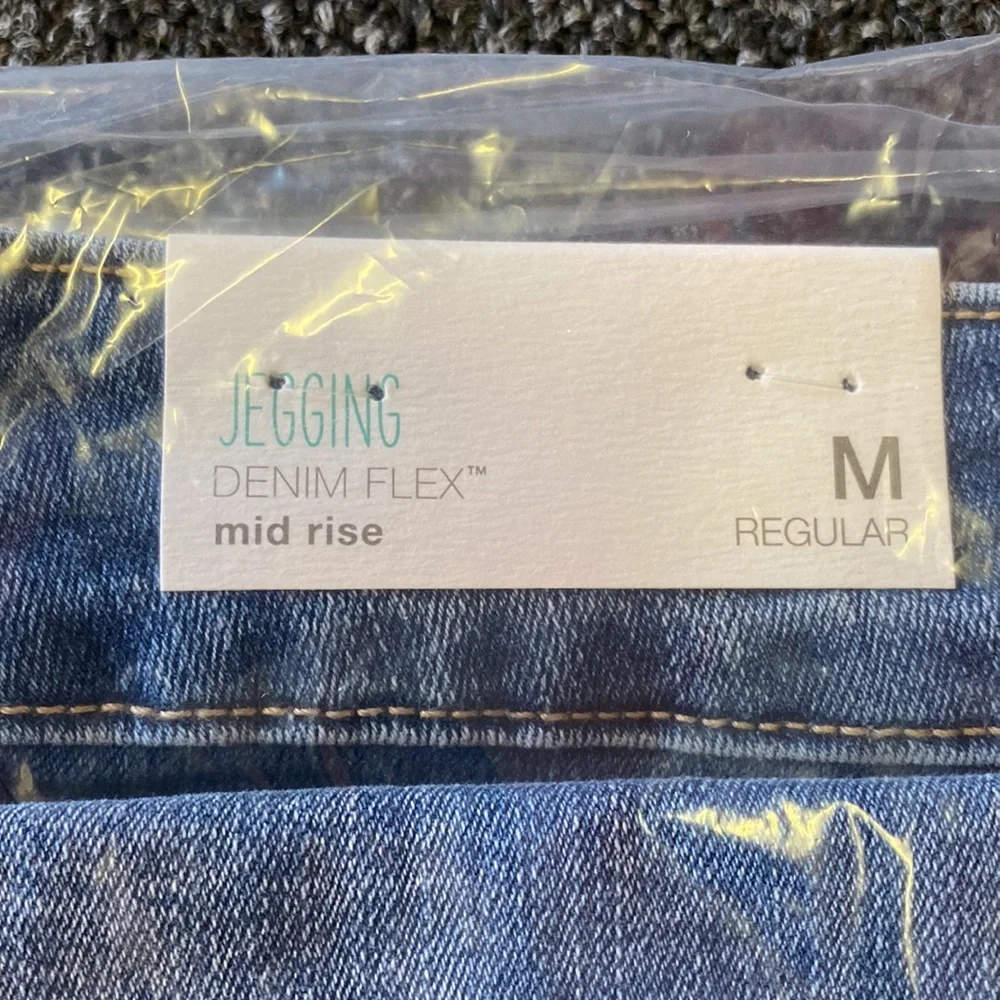 m jeans by maurices Mid Rise Jegging | Size Medium, Regular - Picture 5 of 5